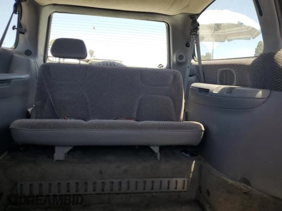 ✅ 2000 Dodge Caravan SE • VIN: 1B4GP44R0YB528936 • Lot: 64148625. Listed on Copart with 84,596 mi. Free auction sales archive from the USA and detailed vehicle history report at DreamBid. Image 10.