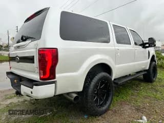 ✅ 2004 Ford Excursion Limited • VIN: 1FMSU43P44EA90772 • Лот: 75058414. Опубликован ранее на Copart с пробегом 173 925 миль. Бесплатный доступ к архиву аукционных продаж из США и подробный отчёт об истории автомобиля на DreamBid. Изображение 3.