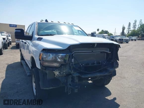 ✅ 2023 Ram 2500 Tradesman • VIN: 3C6UR5CJ5PG558514 • Lot: 43260300. Wystawiony na IAAI z przebiegiem 26 824 mil. Bezpłatny archiwum sprzedaży aukcyjnych z USA i szczegółowy raport historii pojazdu na DreamBid. Zdjęcie 19.