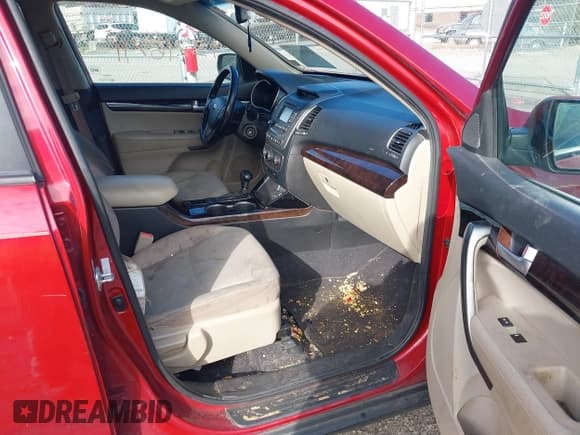 ✅ 2014 Kia Sorento LX • VIN: 5XYKTCA68EG539598 • Лот: 43716711. Опубликован ранее на IAAI с пробегом 287 045 миль. Бесплатный доступ к архиву аукционных продаж из США и подробный отчёт об истории автомобиля на DreamBid. Изображение 5.