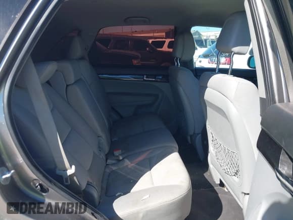 ✅ 2011 Kia Sorento LX • VIN: 5XYKT3A18BG035777 • Lot: 43592238. Wystawiony na IAAI z przebiegiem 189 418 mil. Bezpłatny archiwum sprzedaży aukcyjnych z USA i szczegółowy raport historii pojazdu na DreamBid. Zdjęcie 8.