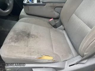 ✅ 2015 Chevrolet Silverado 2500HD Work Truck • VIN: 1GB0CUEG0FZ523774 • Lot: 42667279. Wystawiony na IAAI z przebiegiem 156 781 mil. Bezpłatny archiwum sprzedaży aukcyjnych z USA i szczegółowy raport historii pojazdu na DreamBid. Zdjęcie 1.