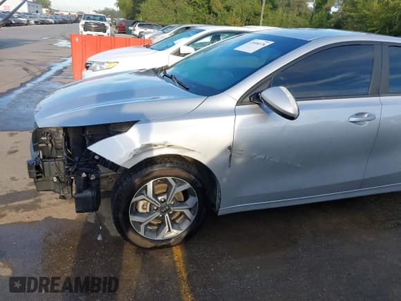 ✅ 2020 Kia Forte LXS • VIN: 3KPF24ADXLE215524 • Лот: 43098378. Опубликован ранее на IAAI с пробегом 125 509 миль. Бесплатный доступ к архиву аукционных продаж из США и подробный отчёт об истории автомобиля на DreamBid. Изображение 18.