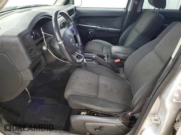 ✅ 2010 Jeep Commander Sport • VIN: 1J4RG4GK1AC132194 • Lot: 59276295. Listed on Copart with 268,856 mi. Free auction sales archive from the USA and detailed vehicle history report at DreamBid. Image 7.