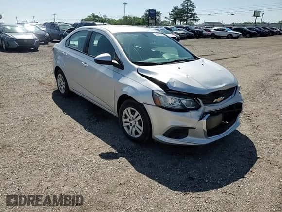 2017 Chevrolet Sonic LS z VIN 1G1JA5SH0H4171085, wystawiony jako Copart lot #52207145 z przebiegiem 26 933 mil mil oraz Szkoda całkowita • Salvage title. Historia ofert i sprzedaży dostępna na DreamBid. Obrazek 10.