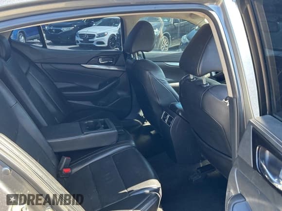 ✅ 2019 Nissan Maxima Platinum • VIN: 1N4AA6AV9KC360826 • Lot: 71081625. Wystawiony na Copart z przebiegiem 120 786 mil. Bezpłatny archiwum sprzedaży aukcyjnych z USA i szczegółowy raport historii pojazdu na DreamBid. Zdjęcie 6.