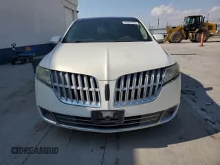 ✅ 2012 Lincoln MKT EcoBoost • VIN: 2LMHJ5AT9CBL53684 • Lot: 69484755. Wystawiony na Copart z przebiegiem Nie podano. Bezpłatny archiwum sprzedaży aukcyjnych z USA i szczegółowy raport historii pojazdu na DreamBid. Zdjęcie 5.