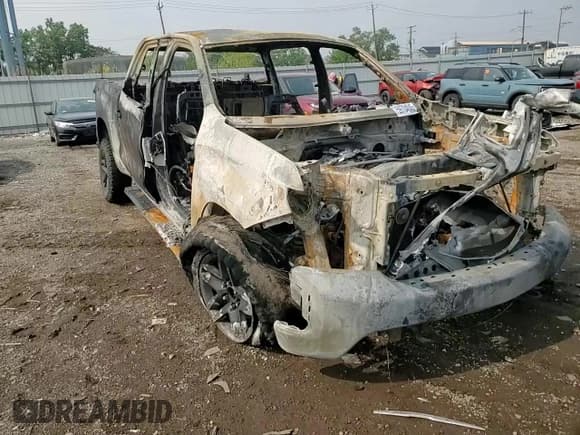 ✅ 2019 Chevrolet Silverado 1500 LT Trail Boss • VIN: 1GCPYFED1KZ146878 • Lot: 59704045. Wystawiony na Copart z przebiegiem Nie podano. Bezpłatny archiwum sprzedaży aukcyjnych z USA i szczegółowy raport historii pojazdu na DreamBid. Zdjęcie 13.