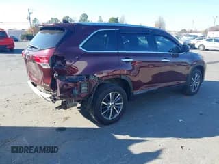 ✅ 2019 Toyota Highlander XLE • VIN: 5TDJZRFH6KS730524 • Lot: 43719741. Wystawiony na IAAI z przebiegiem 94 639 mil. Bezpłatny archiwum sprzedaży aukcyjnych z USA i szczegółowy raport historii pojazdu na DreamBid. Zdjęcie 4.