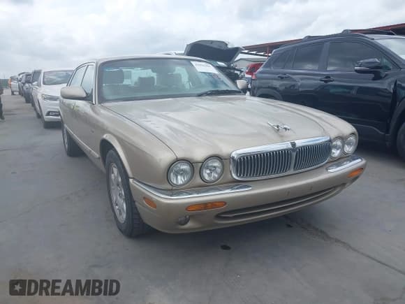 ✅ 1999 Jaguar XJ • VIN: SAJHD604XXC869681 • Lot: 42092905. Listed on IAAI with Not provided. Free auction sales archive from the USA and detailed vehicle history report at DreamBid. Image 1.