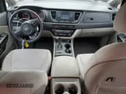 ✅ 2016 Kia Sedona L • VIN: KNDMA5C19G6150034 • Lot: 91915345. Wystawiony na Copart z przebiegiem 102 501 mil. Bezpłatny archiwum sprzedaży aukcyjnych z USA i szczegółowy raport historii pojazdu na DreamBid. Zdjęcie 8.