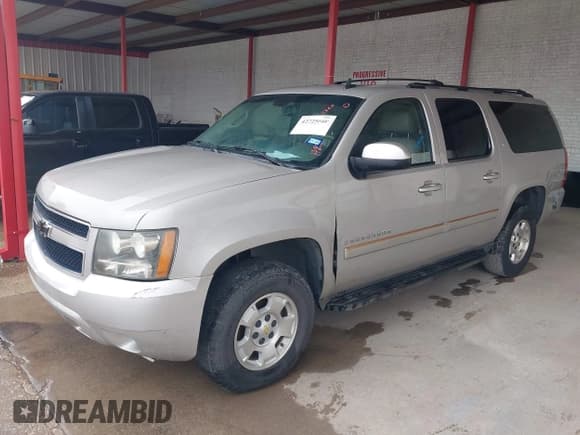 ✅ 2007 Chevrolet Suburban LT • VIN: 1GNFC16087J402939 • Lot: 42725660. Listed on IAAI with 193,325 mi. Free auction sales archive from the USA and detailed vehicle history report at DreamBid. Image 2.