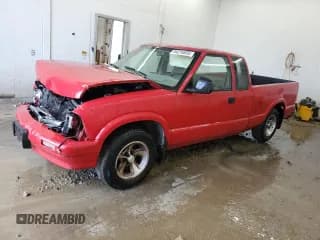 ✅ 1996 Chevrolet S-10 LS • VIN: 1GCCS19X8T8230890 • Лот: 84216655. Опубликован ранее на Copart с пробегом 387 664 миль. Бесплатный доступ к архиву аукционных продаж из США и подробный отчёт об истории автомобиля на DreamBid. Изображение 1.