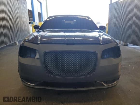 ✅ 2016 Chrysler 300 S • VIN: 2C3CCABT9GH175777 • Lot: 92510505. Listed on Copart with 102,960 mi. Free auction sales archive from the USA and detailed vehicle history report at DreamBid. Image 5.