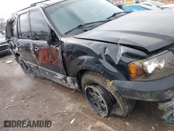 ✅ 2003 Ford Expedition XLT Value • VIN: 1FMPU16W13LC06625 • Lot: 43819356. Wystawiony na IAAI z przebiegiem 173 383 mil. Bezpłatny archiwum sprzedaży aukcyjnych z USA i szczegółowy raport historii pojazdu na DreamBid. Zdjęcie 13.