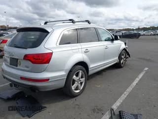✅ 2015 Audi Q7 Premium Plus • VIN: WA1LGAFE8FD014449 • Lot: 43543361. Wystawiony na IAAI z przebiegiem 154 078 mil. Bezpłatny archiwum sprzedaży aukcyjnych z USA i szczegółowy raport historii pojazdu na DreamBid. Zdjęcie 4.