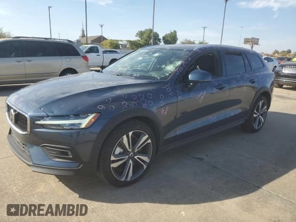 ✅ 2024 Volvo V60 Plus • VIN: YV4L12WY1R2137899 • Lot: 77165464. Wystawiony na Copart z przebiegiem 4 457 mil. Bezpłatny archiwum sprzedaży aukcyjnych z USA i szczegółowy raport historii pojazdu na DreamBid. Zdjęcie 1.