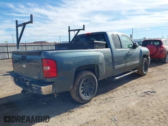 ✅ 2008 Chevrolet Silverado 1500 1LT • VIN: 2GCEC19JX81335393 • Lot: 43761237. Wystawiony na IAAI z przebiegiem 183 332 mil. Bezpłatny archiwum sprzedaży aukcyjnych z USA i szczegółowy raport historii pojazdu na DreamBid. Zdjęcie 4.