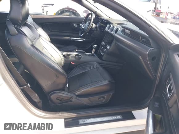 ✅ 2021 Ford Mustang EcoBoost • VIN: 1FATP8UH4M5114475 • Lot: 43072657. Wystawiony na IAAI z przebiegiem 91 377 mil. Bezpłatny archiwum sprzedaży aukcyjnych z USA i szczegółowy raport historii pojazdu na DreamBid. Zdjęcie 5.