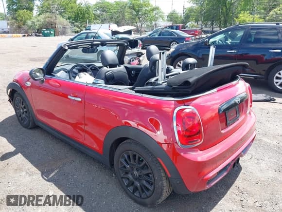 ✅ 2017 MINI Convertible Cooper S • VIN: WMWWG9C53H3C22950 • Lot: 42297714. Wystawiony na IAAI z przebiegiem 22 613 mil. Bezpłatny archiwum sprzedaży aukcyjnych z USA i szczegółowy raport historii pojazdu na DreamBid. Zdjęcie 3.
