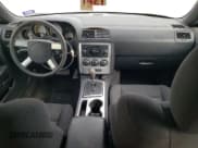 ✅ 2010 Dodge Challenger SE • VIN: 2B3CJ4DV6AH137269 • Lot: 75540534. Wystawiony na Copart z przebiegiem 96 836 mil. Bezpłatny archiwum sprzedaży aukcyjnych z USA i szczegółowy raport historii pojazdu na DreamBid. Zdjęcie 8.