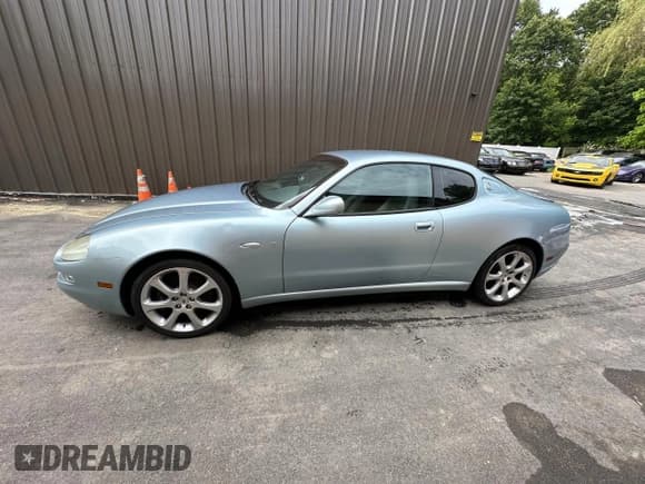 ✅ 2004 Maserati Coupe • VIN: ZAMBC38A240012148 • Lot: 66689845. Wystawiony na Copart z przebiegiem 87 977 mil. Bezpłatny archiwum sprzedaży aukcyjnych z USA i szczegółowy raport historii pojazdu na DreamBid. Zdjęcie 11.