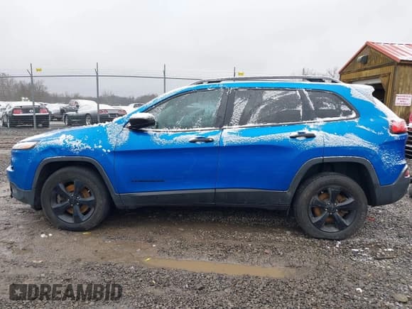 ✅ 2017 Jeep Cherokee Sport • VIN: 1C4PJMAB8HW588953 • Lot: 41106642. Listed on IAAI with 147,358 mi. Free auction sales archive from the USA and detailed vehicle history report at DreamBid. Image 15.