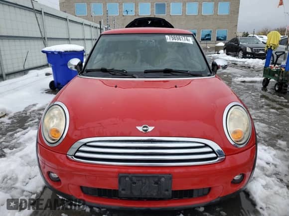 2009 MINI Hardtop with VIN WMWMF33559TU70753, listed as a Copart auction lot 79898174 with 63,051 mi miles and Salvage title. Bid and sale history available at DreamBid. Image 5.