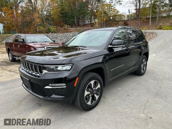 ✅ 2024 Jeep Grand Cherokee • VIN: 1C4RJYB62R8942747 • Лот: 90841325. Опубликован ранее на Copart с пробегом 15 555 миль. Бесплатный доступ к архиву аукционных продаж из США и подробный отчёт об истории автомобиля на DreamBid. Изображение 1.