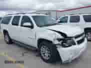 2014 Chevrolet Suburban LT z VIN 1GNSCJE02ER153469, wystawiony jako IAAI lot #42481563 z przebiegiem 249 441 mil mil oraz . Historia ofert i sprzedaży dostępna na DreamBid. Obrazek 1.