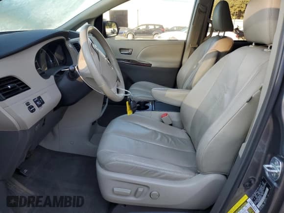 ✅ 2011 Toyota Sienna XLE AAS • VIN: 5TDYK3DCXBS139023 • Lot: 86787145. Listed on Copart with 219,650 mi. Free auction sales archive from the USA and detailed vehicle history report at DreamBid. Image 7.