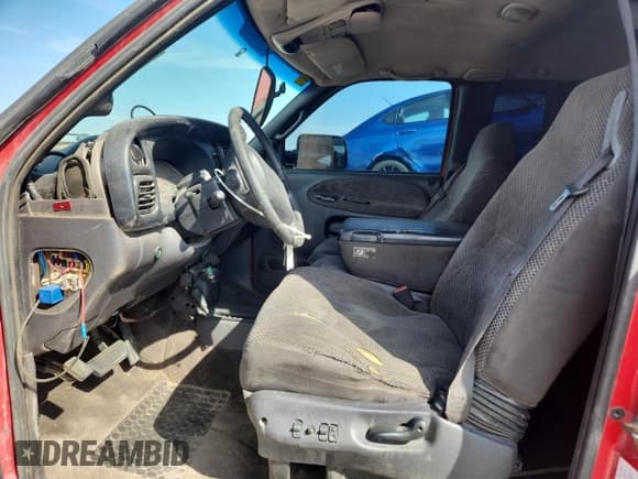 ✅ 2000 Dodge 2500 • VIN: 3B7KF2360YG142181 • Lot: 71487455. Wystawiony na Copart z przebiegiem Nie podano. Bezpłatny archiwum sprzedaży aukcyjnych z USA i szczegółowy raport historii pojazdu na DreamBid. Zdjęcie 7.