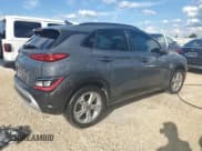 ✅ 2023 Hyundai Kona SEL • VIN: KM8K62ABXPU990351 • Лот: 73984334. Опубликован ранее на Copart с пробегом 14 506 миль. Бесплатный доступ к архиву аукционных продаж из США и подробный отчёт об истории автомобиля на DreamBid. Изображение 3.