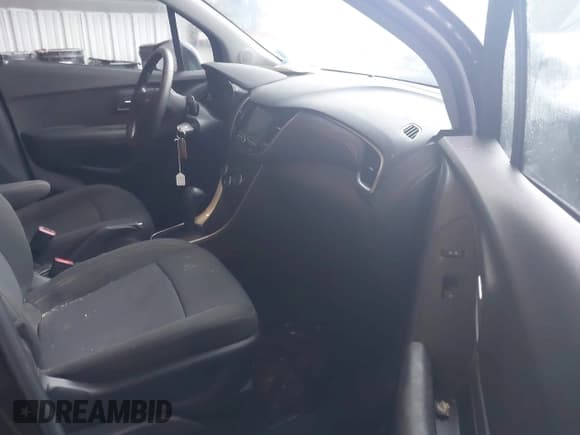 ✅ 2021 Chevrolet Trax LS • VIN: KL7CJNSB8MB321121 • Lot: 43556202. Listed on IAAI with 36,878 mi. Free auction sales archive from the USA and detailed vehicle history report at DreamBid. Image 5.