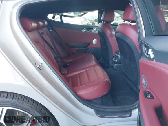 ✅ 2019 Kia Stinger GT2 • VIN: KNAE55LC7K6050627 • Lot: 42837362. Listed on IAAI with 89,318 mi. Free auction sales archive from the USA and detailed vehicle history report at DreamBid. Image 8.