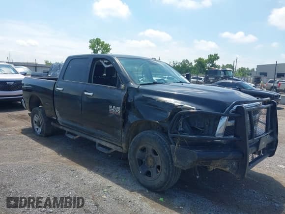 ✅ 2018 Ram 2500 Big Horn • VIN: 3C6UR5DL2JG409078 • Лот: 42491361. Опубликован ранее на IAAI с пробегом 141 493 миль. Бесплатный доступ к архиву аукционных продаж из США и подробный отчёт об истории автомобиля на DreamBid. Изображение 1.