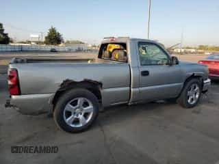 ✅ 2003 Chevrolet Silverado 1500 • VIN: 1GCEC14V43Z239995 • Lot: 71229394. Wystawiony na Copart z przebiegiem 301 543 mil mil. Skorzystaj z bezpłatnego archiwum sprzedaży aukcyjnych z USA i zobacz szczegółowy raport historii pojazdu na DreamBid. Zdjęcie 3.