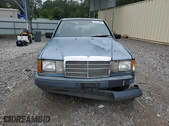 ✅ 1987 Mercedes-Benz 260 • VIN: WDBEA26D3HA496232 • Lot: 67275325. Wystawiony na Copart z przebiegiem 140 139 mil. Bezpłatny archiwum sprzedaży aukcyjnych z USA i szczegółowy raport historii pojazdu na DreamBid. Zdjęcie 5.