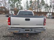 ✅ 2005 Chevrolet Silverado 2500HD Work Truck • VIN: 1GCHK23245F965938 • Lot: 43677906. Wystawiony na IAAI z przebiegiem 238 789 mil. Bezpłatny archiwum sprzedaży aukcyjnych z USA i szczegółowy raport historii pojazdu na DreamBid. Zdjęcie 16.