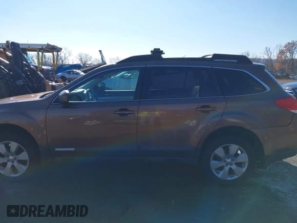 ✅ 2011 Subaru Outback Premium • VIN: 4S4BRCGC4B3376035 • Lot: 43713714. Listed on IAAI with 158,252 mi. Free auction sales archive from the USA and detailed vehicle history report at DreamBid. Image 14.