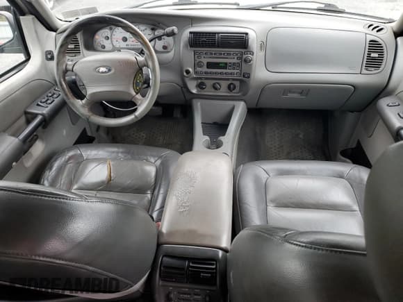 ✅ 2003 Ford Explorer Sport Trac XLS • VIN: 1FMZU67E93UA00703 • Lot: 93007755. Wystawiony na Copart z przebiegiem 190 284 mil. Bezpłatny archiwum sprzedaży aukcyjnych z USA i szczegółowy raport historii pojazdu na DreamBid. Zdjęcie 8.