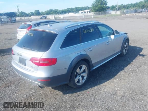 ✅ 2015 Audi allroad A4 Premium Plus • VIN: WA1UFAFL3FA019307 • Лот: 42735485. Опубликован ранее на IAAI с пробегом 126 644 миль. Бесплатный доступ к архиву аукционных продаж из США и подробный отчёт об истории автомобиля на DreamBid. Изображение 4.