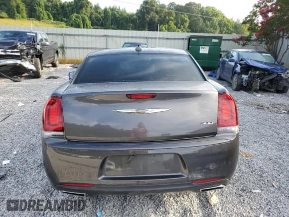 ✅ 2018 Chrysler 300 Touring L • VIN: 2C3CCAAG0JH308535 • Lot: 66120445. Wystawiony na Copart z przebiegiem 141 054 mil. Bezpłatny archiwum sprzedaży aukcyjnych z USA i szczegółowy raport historii pojazdu na DreamBid. Zdjęcie 6.