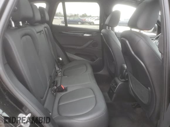 ✅ 2021 BMW X1 xDrive28i • VIN: WBXJG9C08M5T33672 • Lot: 93660095. Wystawiony na Copart z przebiegiem 43 031 mil. Bezpłatny archiwum sprzedaży aukcyjnych z USA i szczegółowy raport historii pojazdu na DreamBid. Zdjęcie 11.