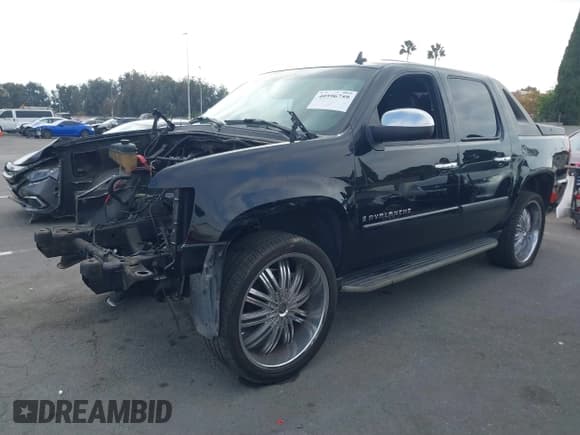 ✅ 2008 Chevrolet Avalanche LTZ • VIN: 3GNEC12038G146276 • Lot: 40596759. Listed on IAAI with Not provided. Free auction sales archive from the USA and detailed vehicle history report at DreamBid. Image 2.
