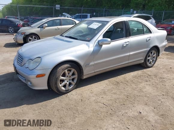 ✅ 2007 Mercedes-Benz C 280 Luxury • VIN: WDBRF92H57F889820 • Lot: 42144786. Wystawiony na IAAI z przebiegiem 147 484 mil. Bezpłatny archiwum sprzedaży aukcyjnych z USA i szczegółowy raport historii pojazdu na DreamBid. Zdjęcie 2.