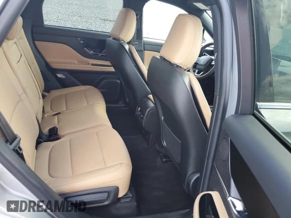 ✅ 2023 Lincoln Corsair Reserve • VIN: 5LMCJ2CA1PUL27285 • Lot: 60415455. Wystawiony na Copart z przebiegiem 6 650 mil. Bezpłatny archiwum sprzedaży aukcyjnych z USA i szczegółowy raport historii pojazdu na DreamBid. Zdjęcie 11.