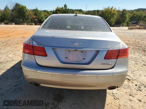 2011 Hyundai Genesis z VIN KMHGC4DE2BU142313, wystawiony jako Copart lot #75638424 z przebiegiem 131 390 mil mil oraz Szkoda całkowita • Salvage title. Historia ofert i sprzedaży dostępna na DreamBid. Obrazek 6.