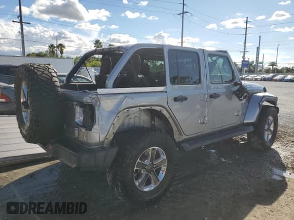 ✅ 2018 Jeep Wrangler Unlimited Sahara • VIN: 1C4HJXEN7JW222045 • Lot: 86149685. Wystawiony na Copart z przebiegiem 111 072 mil. Bezpłatny archiwum sprzedaży aukcyjnych z USA i szczegółowy raport historii pojazdu na DreamBid. Zdjęcie 3.