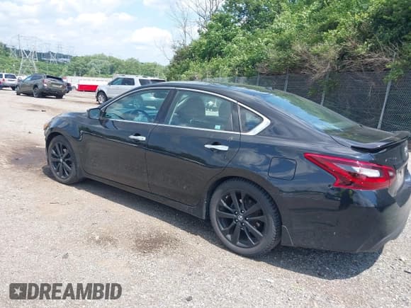 ✅ 2018 Nissan Altima SL • VIN: 1N4AL3AP0JC282512 • Lot: 42562102. Wystawiony na IAAI z przebiegiem 98 617 mil. Bezpłatny archiwum sprzedaży aukcyjnych z USA i szczegółowy raport historii pojazdu na DreamBid. Zdjęcie 3.